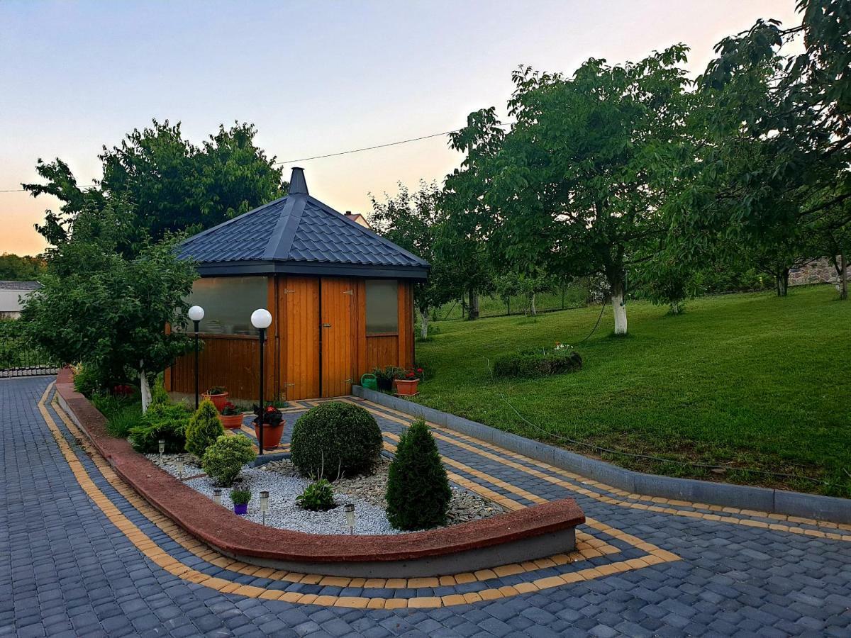 U Wladzia Apartment Gowidlino ภายนอก รูปภาพ